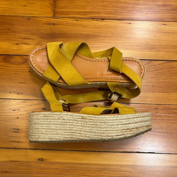 american eagle sandals - Picture 1 of 4